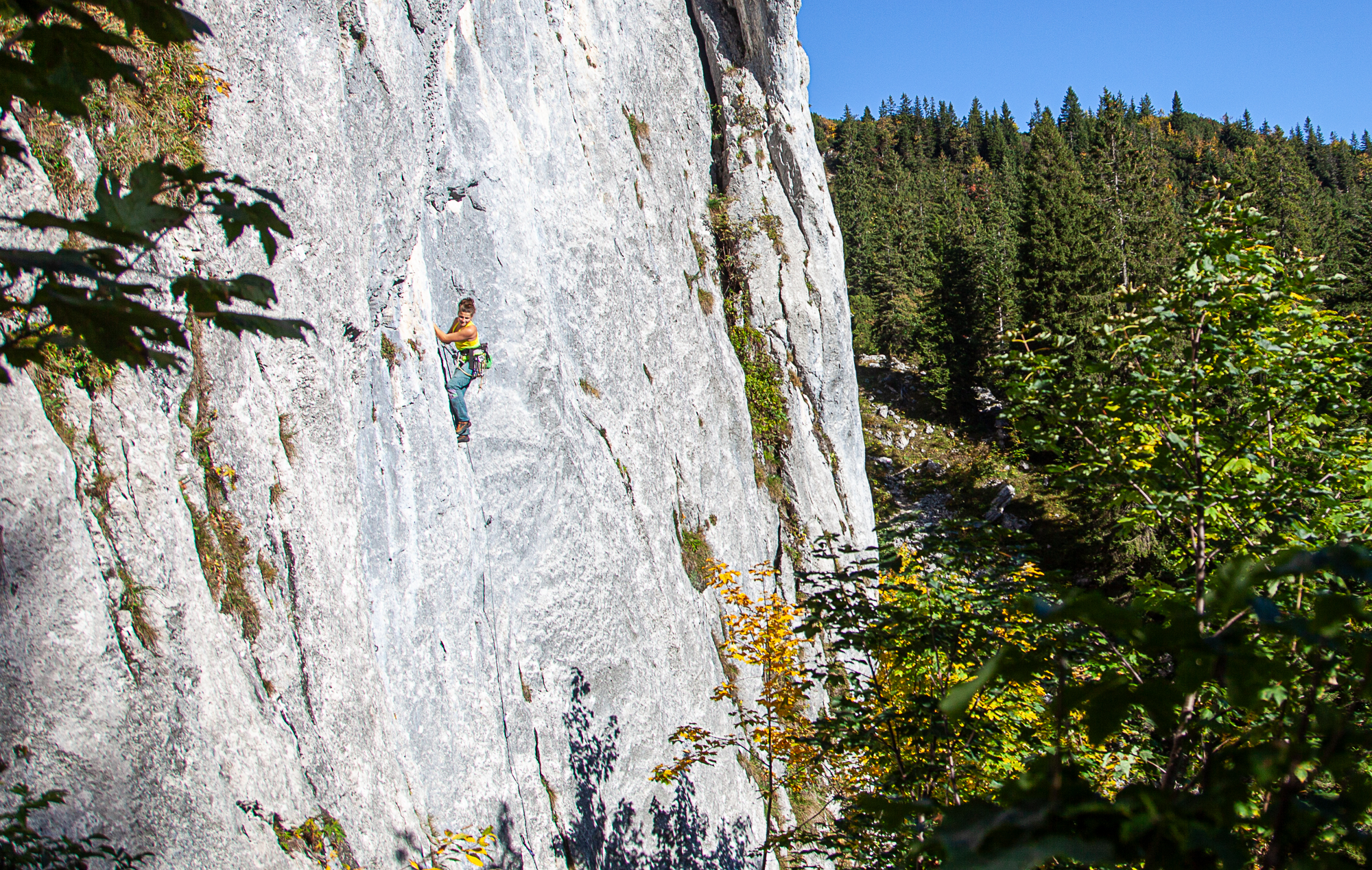 Im plattigen linken Teil der Spitzstein-Ostwand Im plattigen linken Teil der Spitzstein-Ostwand