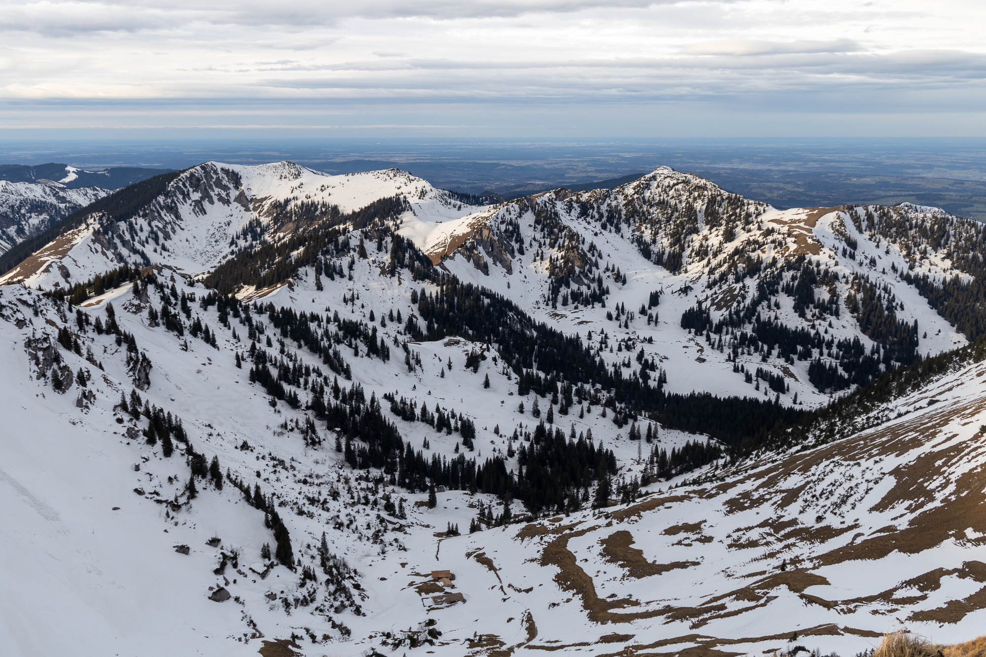 Blick vom Gipfel der Rotwand ins Kleintiefental, ins Krottental und zur Aiplspitze Blick vom Gipfel der Rotwand ins Kleintiefental, ins Krottental und zur Aiplspitze