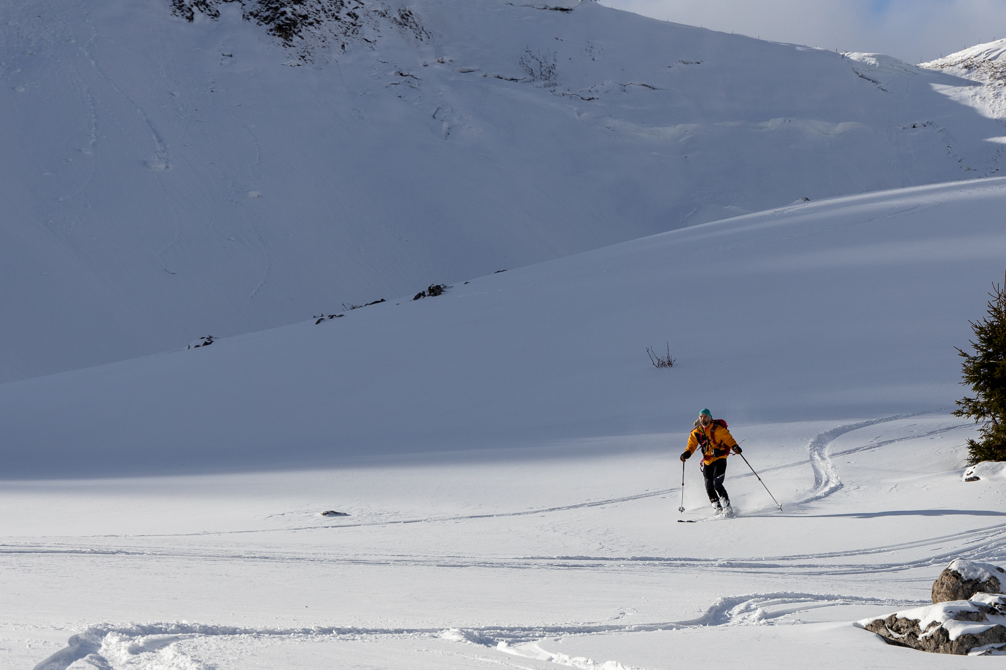 Zwar nur 5 cm Neuschnee, aber vor allem im flacheren Gelände super zum Skifahren Zwar nur 5 cm Neuschnee, aber vor allem im flacheren Gelände super zum Skifahren