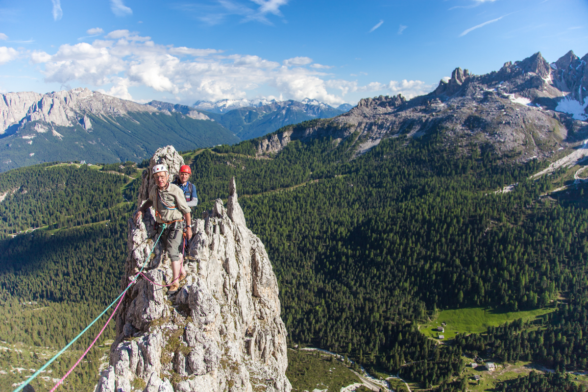 Am Gipfelgrat des Campanile Gardeccia, hoch über dem Vajolettal. Am Gipfelgrat des Campanile Gardeccia, hoch über dem Vajolettal.